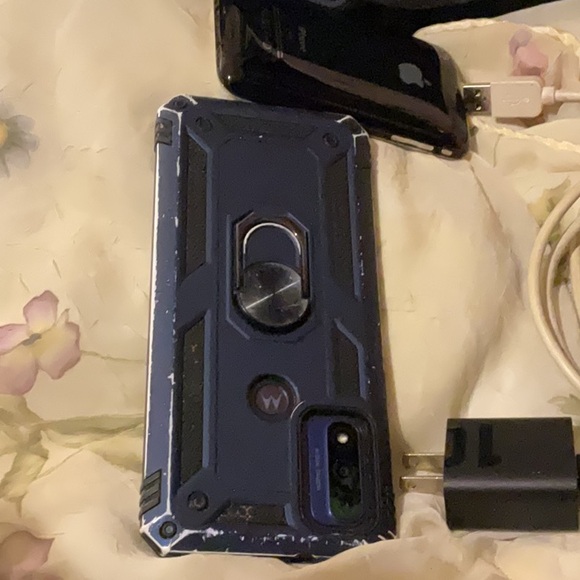 Motorola Black Cell Phone - Picture 4 of 4